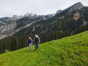 14 Da sfondo il Pizzo Badile e il Monte Secco...